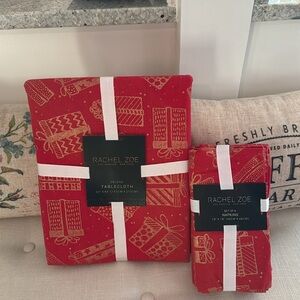 Rachel Zoe Oblong Tablecloth with Matching 8 piece napkin Set